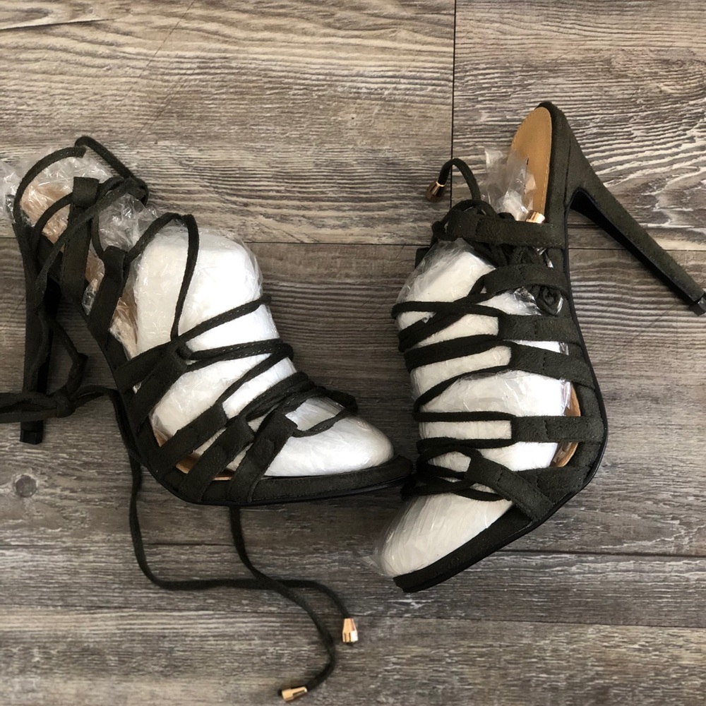 Heels - Picture 2 of 5